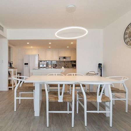 Stunning & Spacious Resort-Style Condo Across From Beach! Miami Beach Buitenkant foto