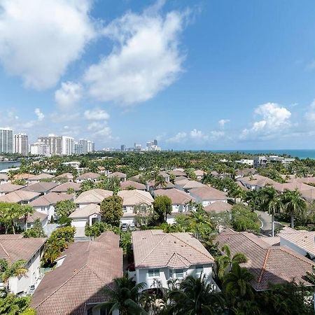 Stunning & Spacious Resort-Style Condo Across From Beach! Miami Beach Buitenkant foto