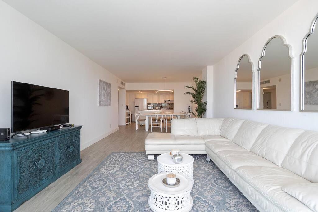 Stunning & Spacious Resort-Style Condo Across From Beach! Miami Beach Buitenkant foto