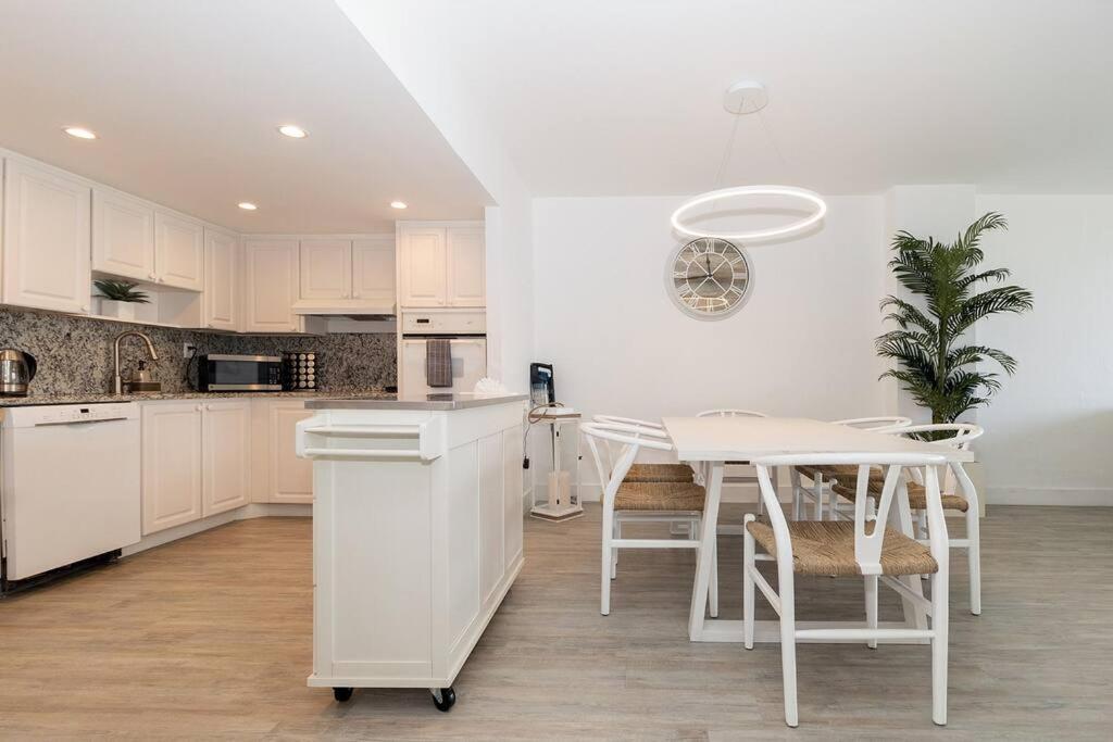 Stunning & Spacious Resort-Style Condo Across From Beach! Miami Beach Buitenkant foto