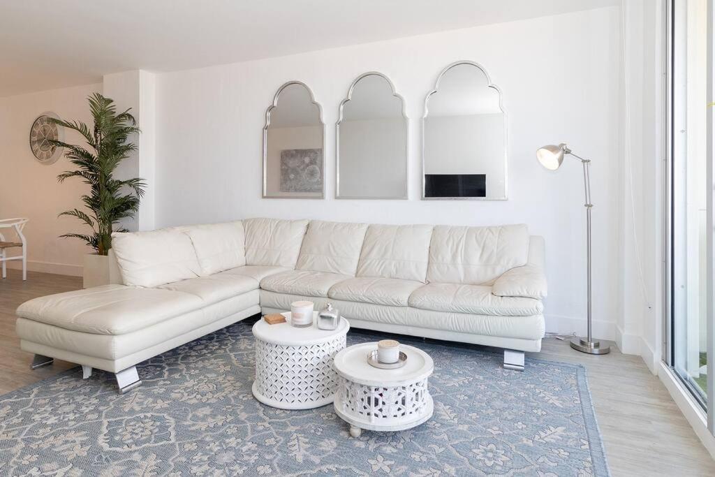 Stunning & Spacious Resort-Style Condo Across From Beach! Miami Beach Buitenkant foto