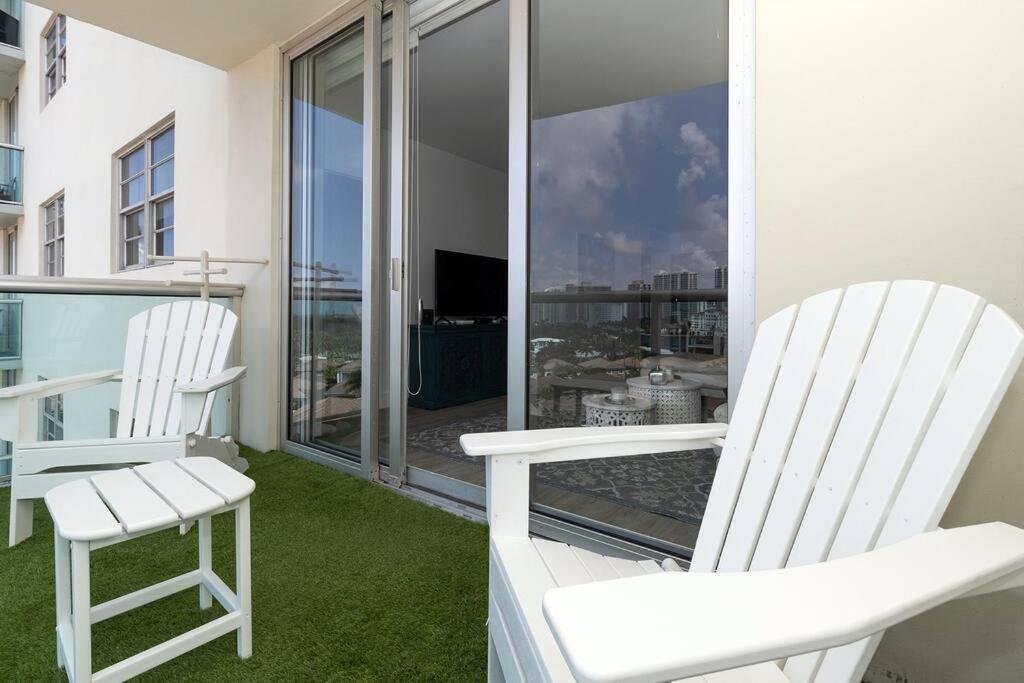 Stunning & Spacious Resort-Style Condo Across From Beach! Miami Beach Buitenkant foto