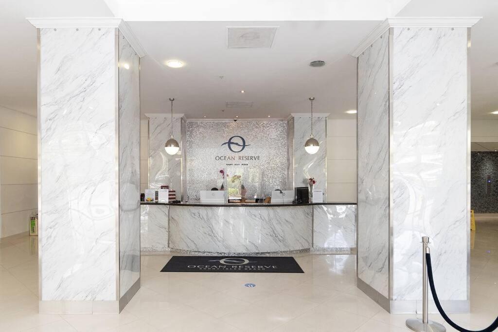 Stunning & Spacious Resort-Style Condo Across From Beach! Miami Beach Buitenkant foto