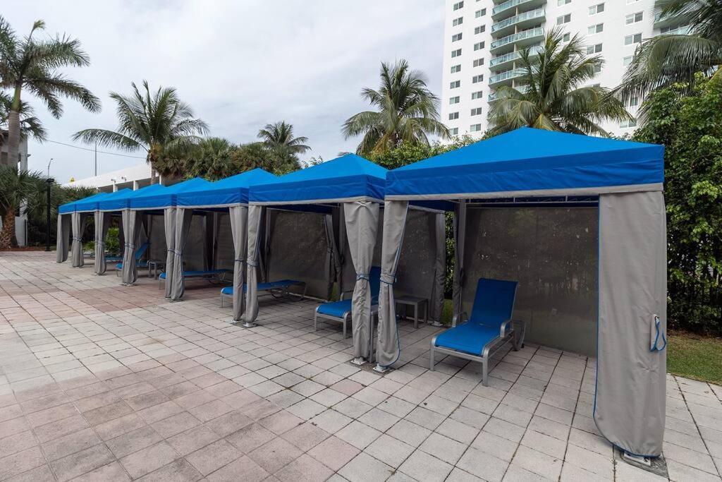 Stunning & Spacious Resort-Style Condo Across From Beach! Miami Beach Buitenkant foto