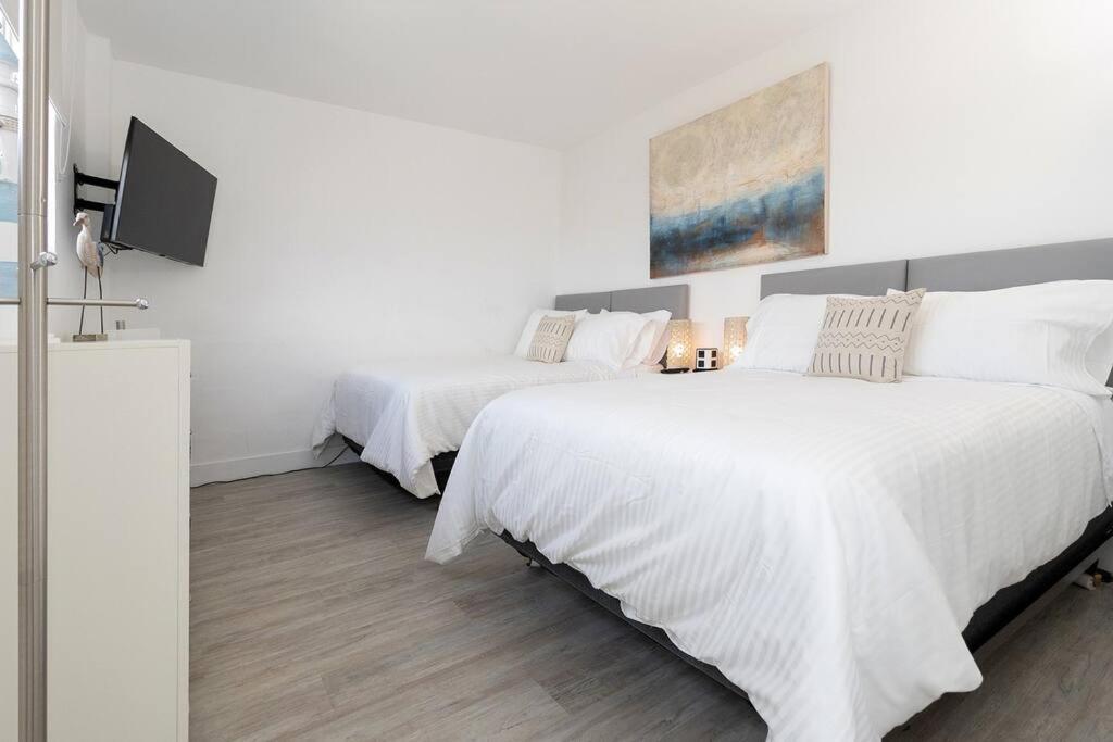 Stunning & Spacious Resort-Style Condo Across From Beach! Miami Beach Buitenkant foto